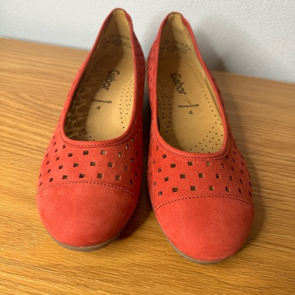 Gabor Ruffle Punched Detail Flats - Picture 4 of 8